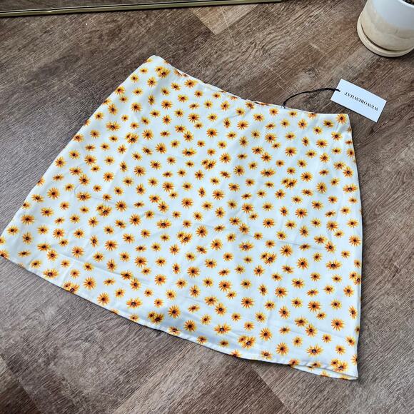 NWT Weworewhat Ditsy Daisies Mini Slip Skirt - Picture 2 of 5